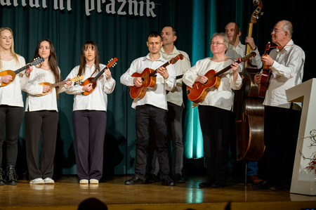 Nastop tamburašev in Navratilovih pevcev - Osrednja obcinska prireditev ob slovenskem kulturnem prazniku